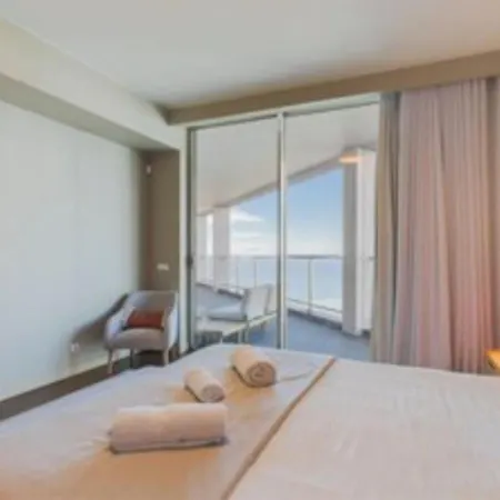 Madeira Apt. 80 *